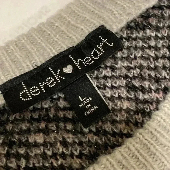 Derek Heart Sweater - Picture 4 of 6
